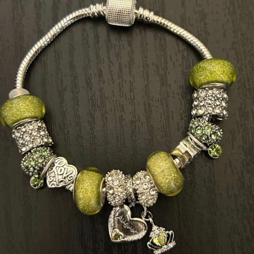 Green Charm August Birthstone Bracelet New !!